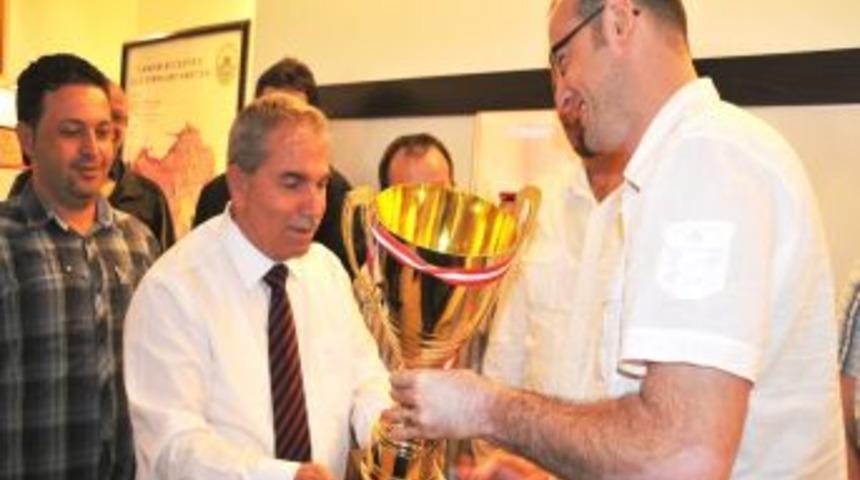 19 Mayıs İşitme Engelliler Spor Kul&uuml;b&uuml; Voleybol Takımı, T&uuml;rkiye Şampiyonu