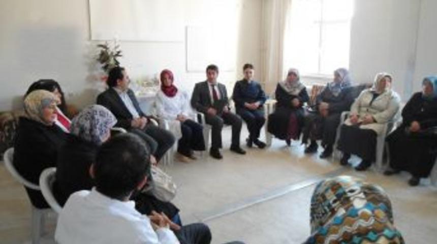 Evde Sağlık Hizmeti Alan Hasta Yakınlarına Grup Terapisi