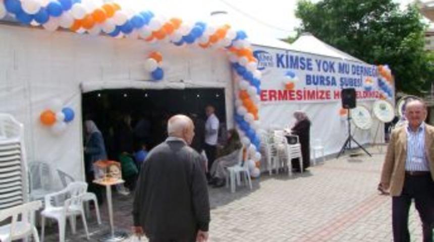 Kimse Yok Mu Derneği, Ihtiya&ccedil; Sahipleri Yararına Kermes A&ccedil;tı