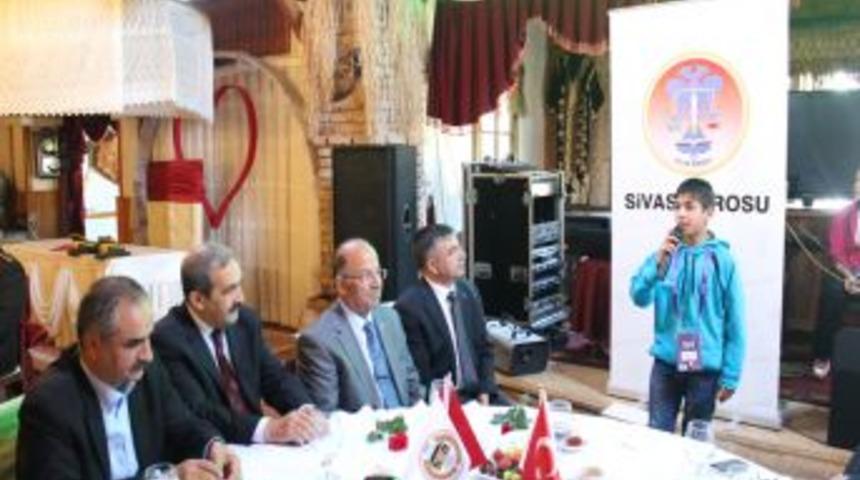 Bakan Yılmaz, Sivas'ta T&uuml;rk&ccedil;e'nin &Ccedil;ocuklarıyla Buluştu