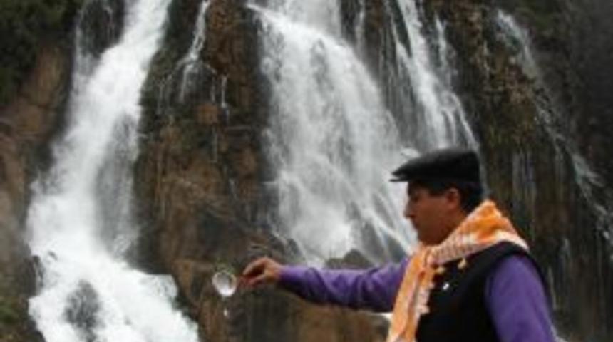 Y&ouml;r&uuml;kler, U&ccedil;ansu Şelalesi'ne Maya &Ccedil;aldı