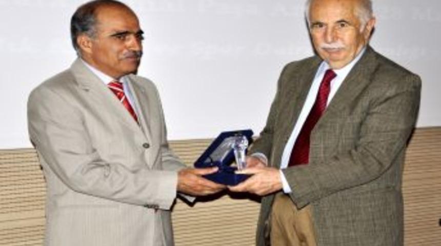 Uşak &Uuml;niversitesi'nde "t&uuml;rkistan Ve Ahmet Yesevi İzlenimleri' Konferansı