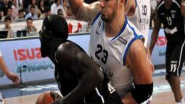 Anadolu Efes: 71 - Beşiktaş Milangaz: 76