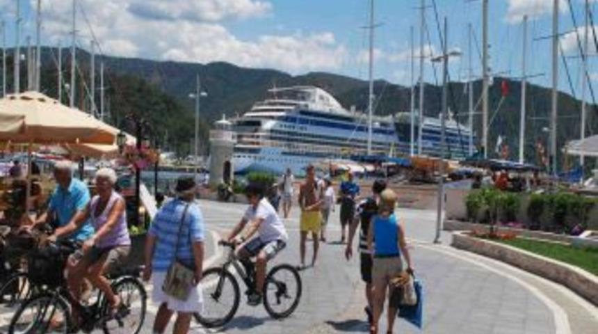 Dev Yolcu Gemisi 'aida Diva' Marmaris'te