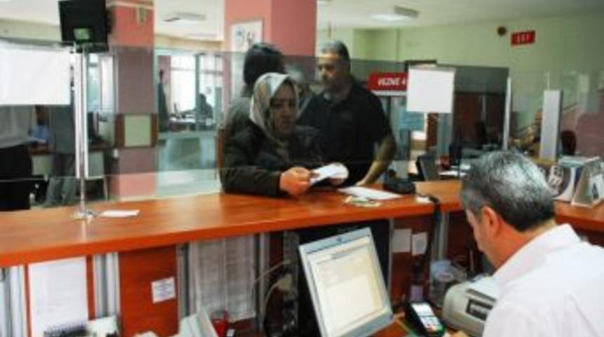 Emlak Vergisini Yatıranlara 3 Kitap, 1 Çiçek