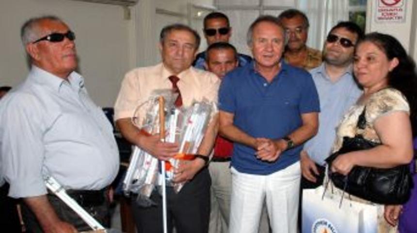 Muratpaşa'dan Altı Nokta K&ouml;rler Derneği'ne Anlamlı Hediye