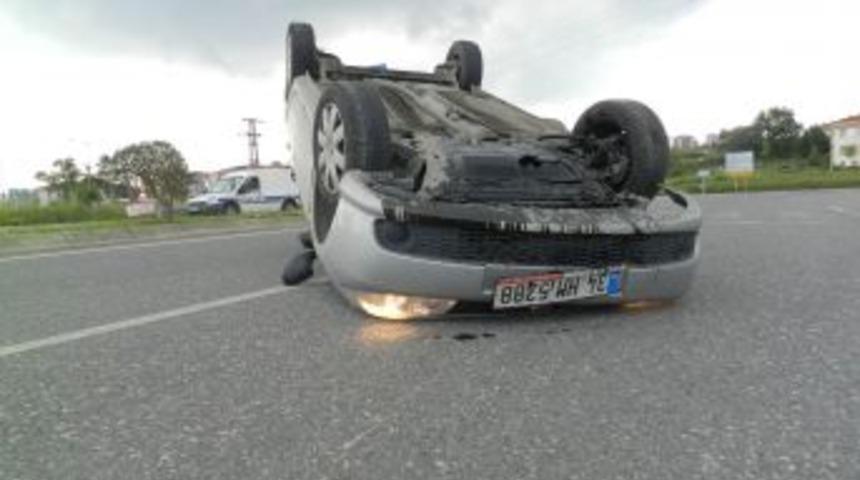 Takla Atan Otomobilin Başında G&ouml;zyaşı D&ouml;kt&uuml;