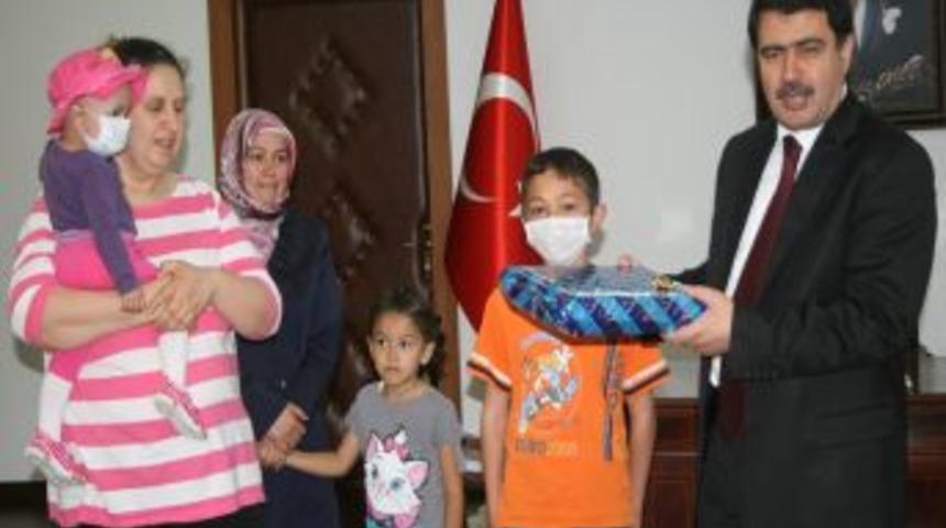 L&ouml;semili &Ccedil;ocuklar Vali Şahin'i Ziyaret Etti