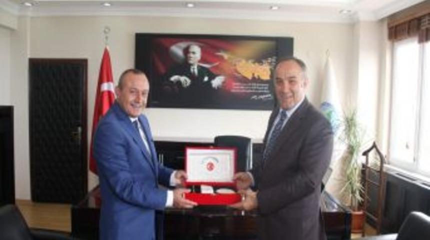 Rize Valisi M&uuml;ft&uuml;oğlu'ndan Vali Kızılcık'a Veda Ziyareti