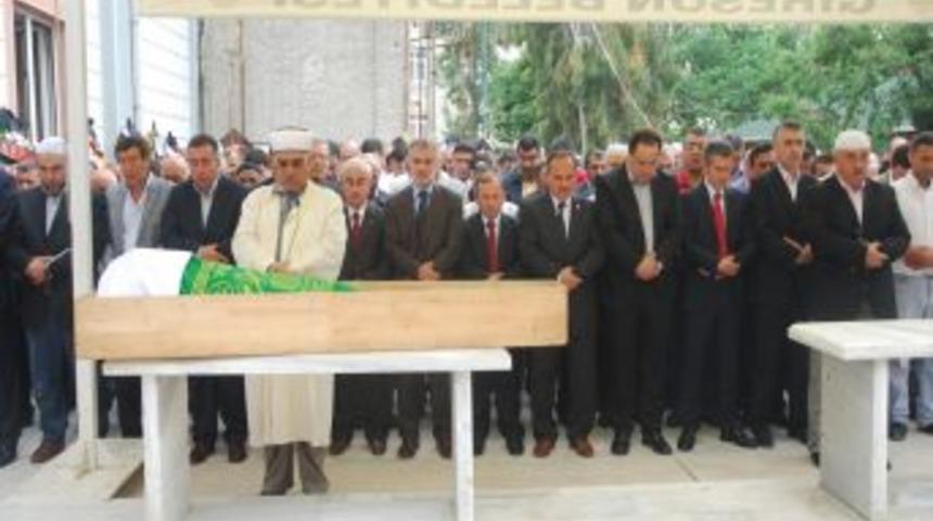 Giresun Ak Parti Kurucu &Uuml;yelerinden H&uuml;seyin T&uuml;t&uuml;nc&uuml; Toprağa Verildi