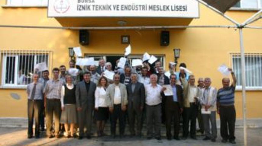 Ustaların belgeleri t&ouml;renle verildi