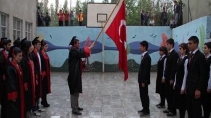 Anadolu Lisesi Mezunlarını Uğurladı