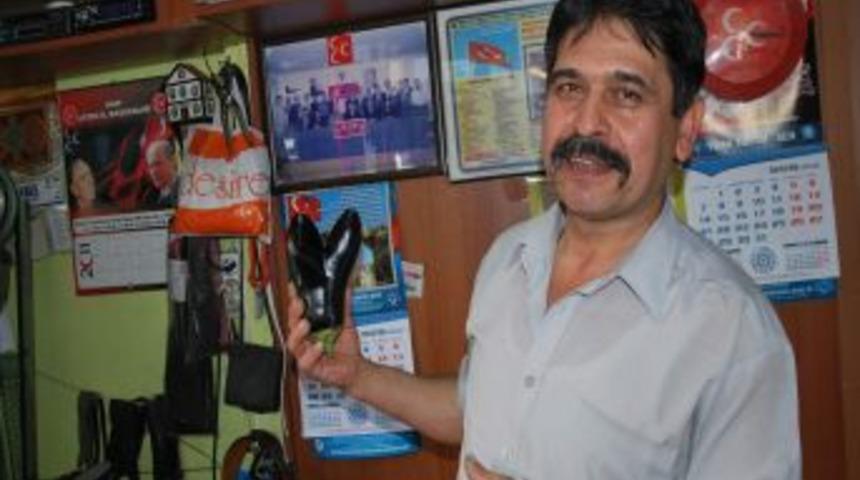 Fanatik Mhp'li Bozkurt İşaretine  Benzettiği Patlıcanla Siyaset Yapmaya Başladı