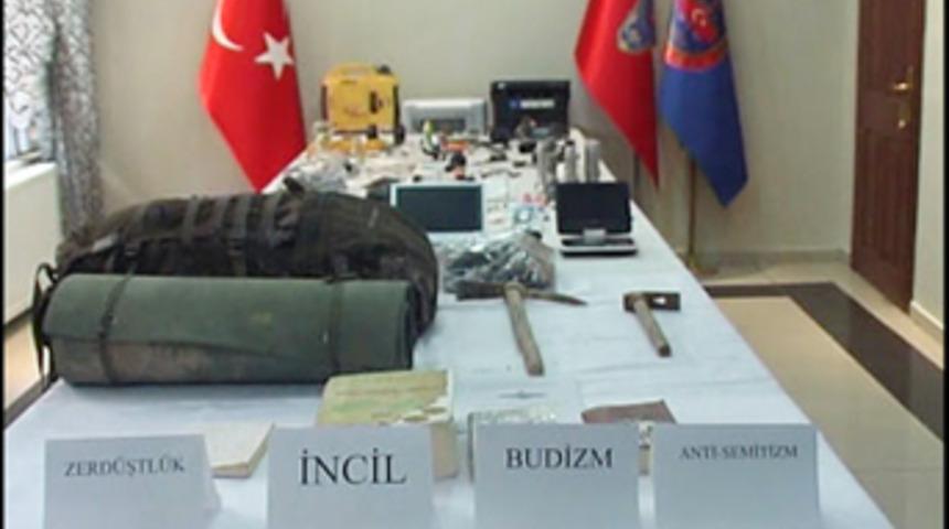 PKK sığınağında İncil ve Zerd&uuml;ştl&uuml;k kitapları