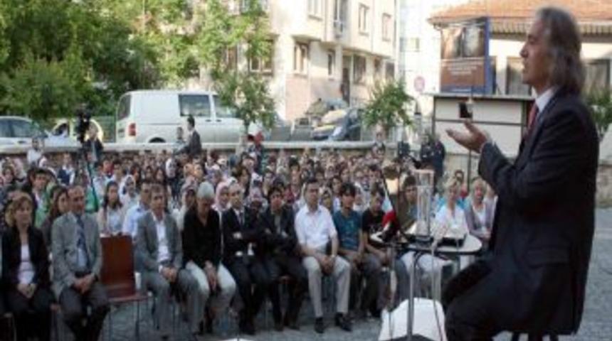 İskender Pala&rsquo;dan Dil Uyarısı