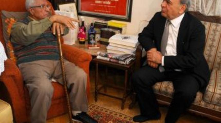 Kocaoğlu'ndan İzmirli Yazarı Evinde Ziyaret