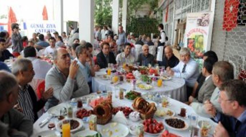 Başkan Akaydın Hal Esnafıyla Buluştu