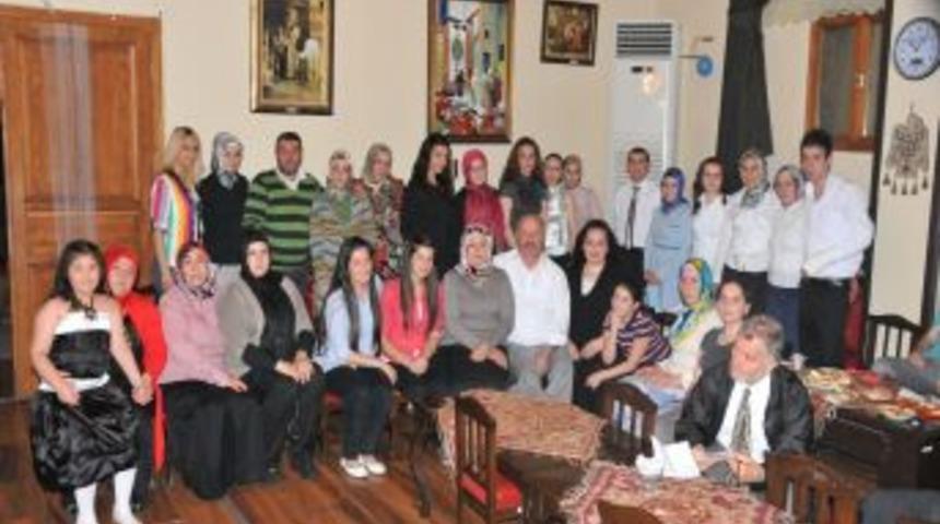 &Uuml;cretsiz Kurslara Katılanlar Sertifikalarını Aldı