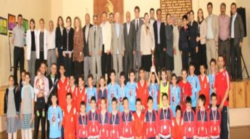 Merhum &Ouml;ğretmenin Anısına D&uuml;zenlenen Futbol Turnuvası Sona Erdi