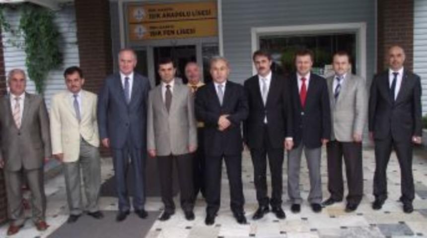Vali B&uuml;y&uuml;k Işık Lisesi&rsquo;ni Ziyaret Etti