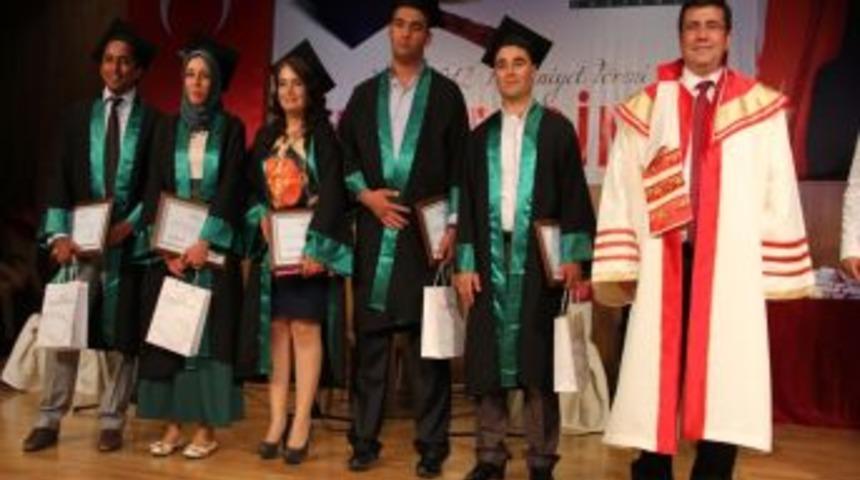G&uuml;neydoğu'nun Ilk &Ouml;zel &Uuml;niversitesinde Mezuniyet Heyecanı