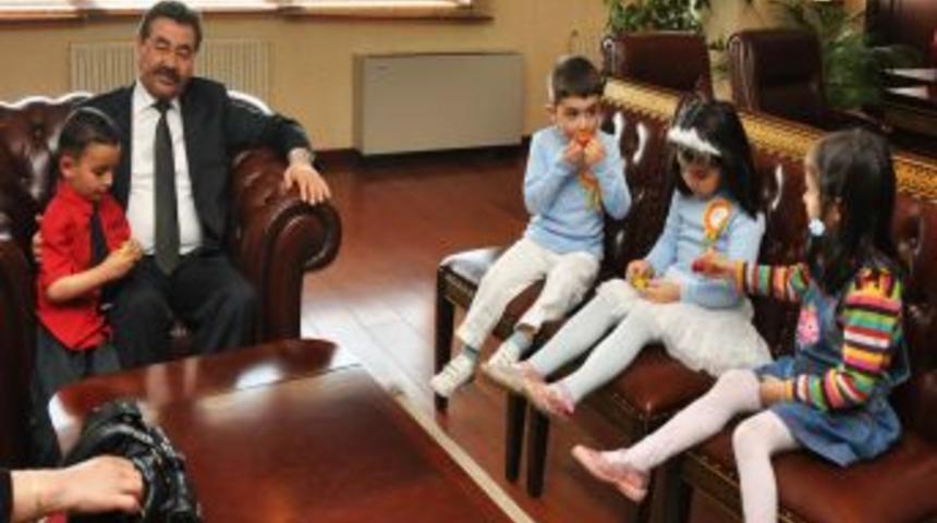 Anaokulu &Ouml;ğrencileri, Belediye Başkanı Odabaşı&rsquo;nı Ziyaret Etti