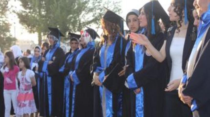 Cizre Meslek Y&uuml;ksekokulu'nda Mezuniyet Coşkusu