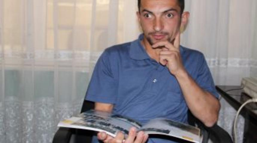 Engelli Gen&ccedil; Şiir Kitabını &Ccedil;ıkartmak İ&ccedil;in Yardım Bekliyor