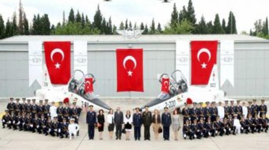 Pilot Teğmenler Br&ouml;velerini Taktı