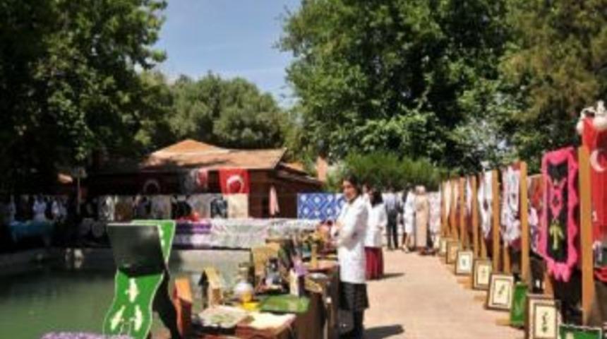 Kadınlar Yıl Sonu Sergisi A&ccedil;tı