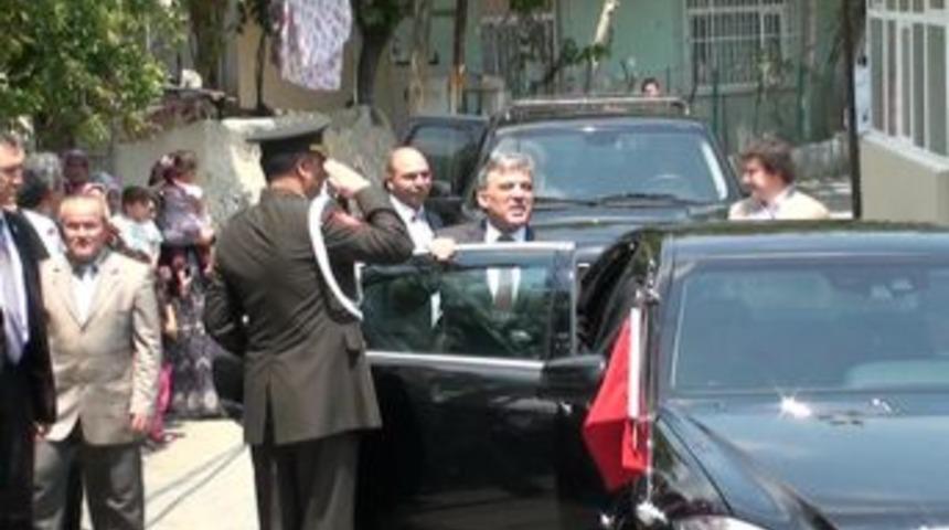 Cumhurbaşkanı G&uuml;l, Cuma Namazını Kalender&uuml;st&uuml; Camii&rsquo;nde Kıldı