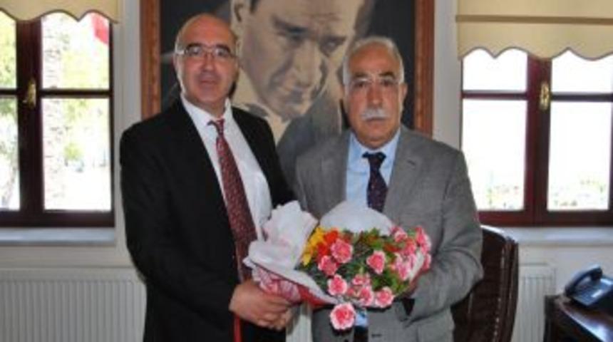 Kuşadası Gazeteciler Derneği'nde Kan Değişimi