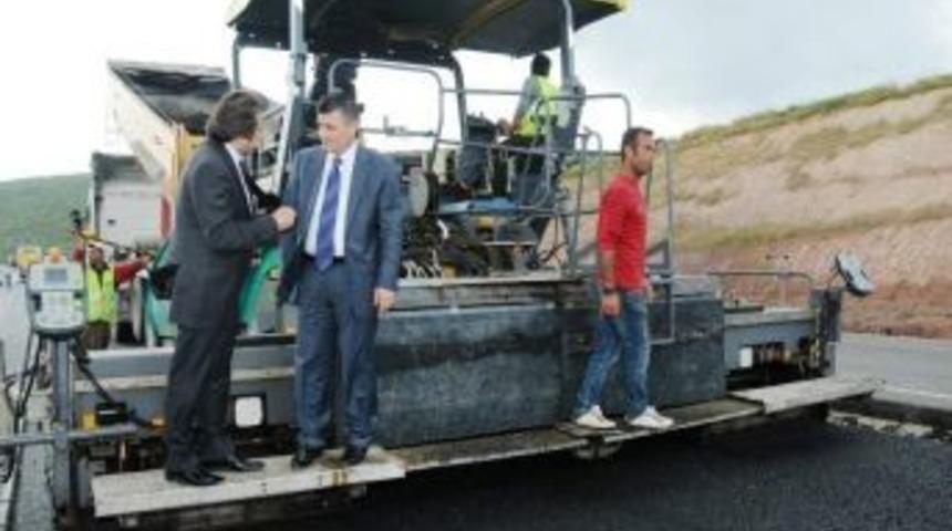 Balıkesir'de Yol &Ccedil;alışmalarına G&uuml;nl&uuml;k 2 Milyon Tl &Ouml;denek Harcanıyor