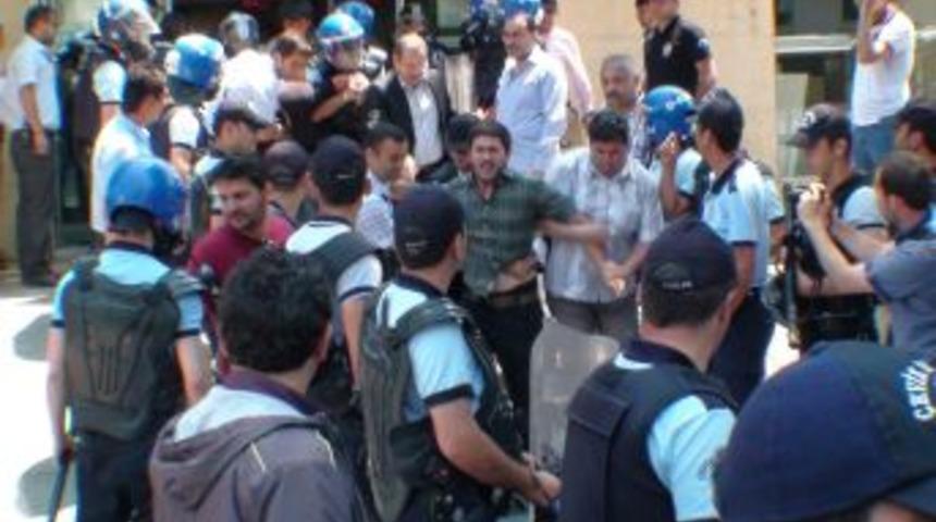 Polis, THY B&uuml;rosunu Basan Gruba M&uuml;dahale Etti