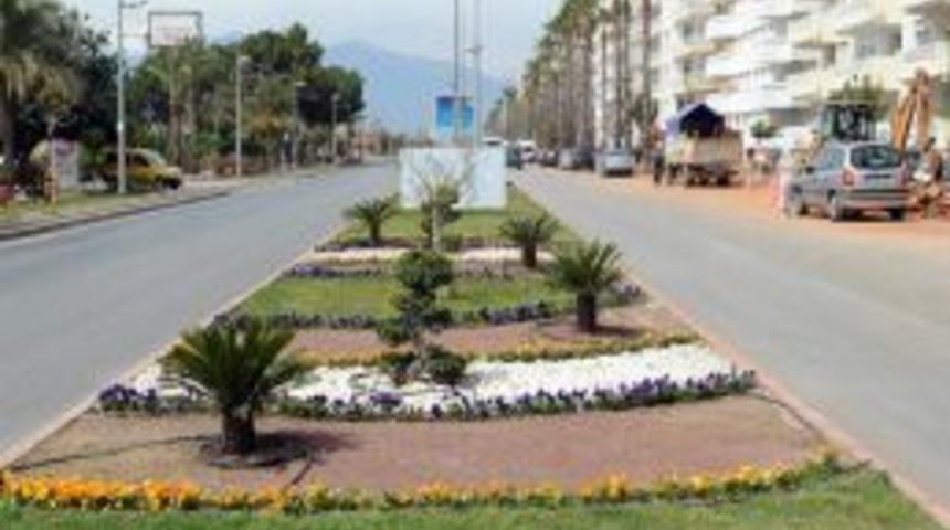 Konyaaltı Caddesi'nin Kuzey Şeridi Asfaltlanacak
