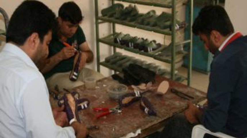 Nusaybin'de Deri Ve Ayakkabı Imalathanesi A&ccedil;ıldı