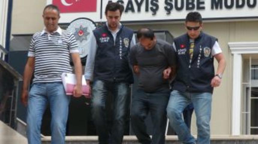 Kafeteryadan Hırsızlık G&uuml;venlik Kamerasında