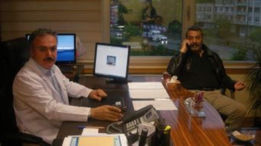 &Uuml;nl&uuml; Sanat&ccedil;ı Kadir İnanır'dan &Ouml;zel Yıldızlıg&uuml;ven Hastanesi'ne Teşekr&uuml;r Ziyareti