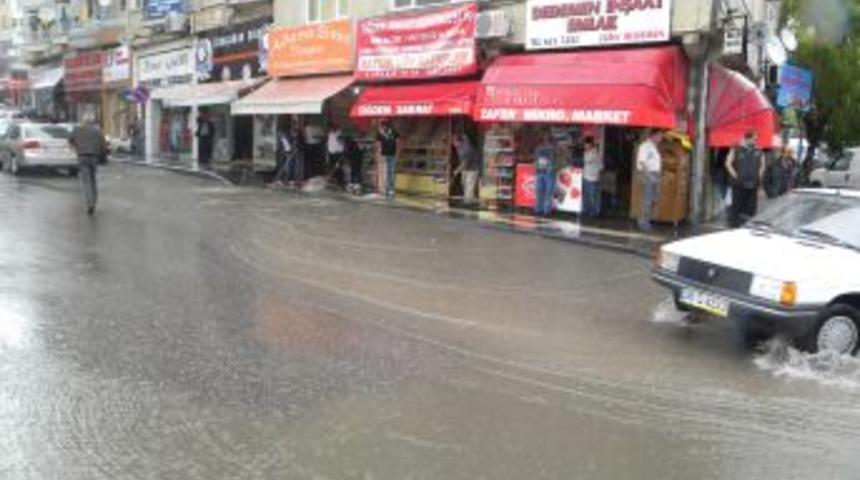 Kayseri'de Yağmur Hayatı Olumsuz Etkiledi