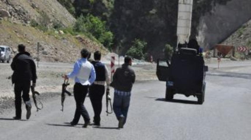 Vali Yılmaz: Bitlis'teki Patlamada 3'&uuml; Polis, 4 Kişi Yaralandı