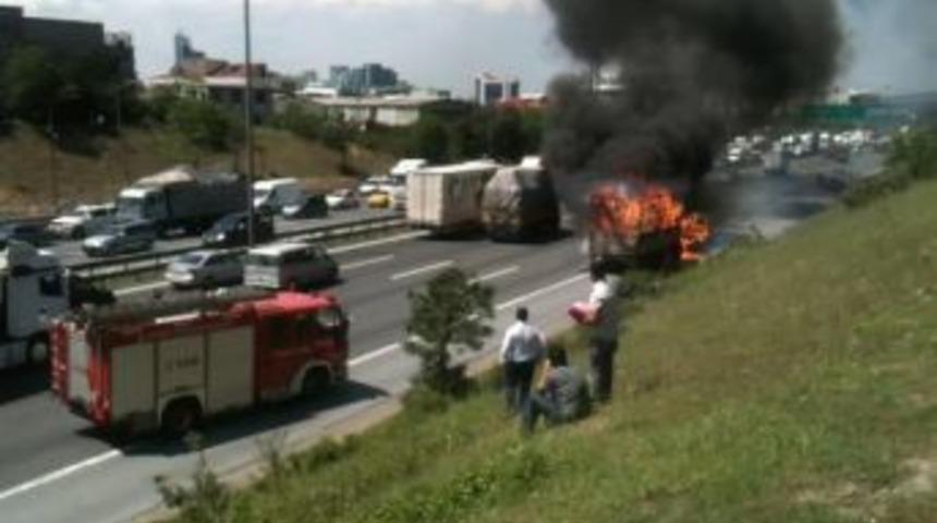 Evde Değil, Yolda Yandı