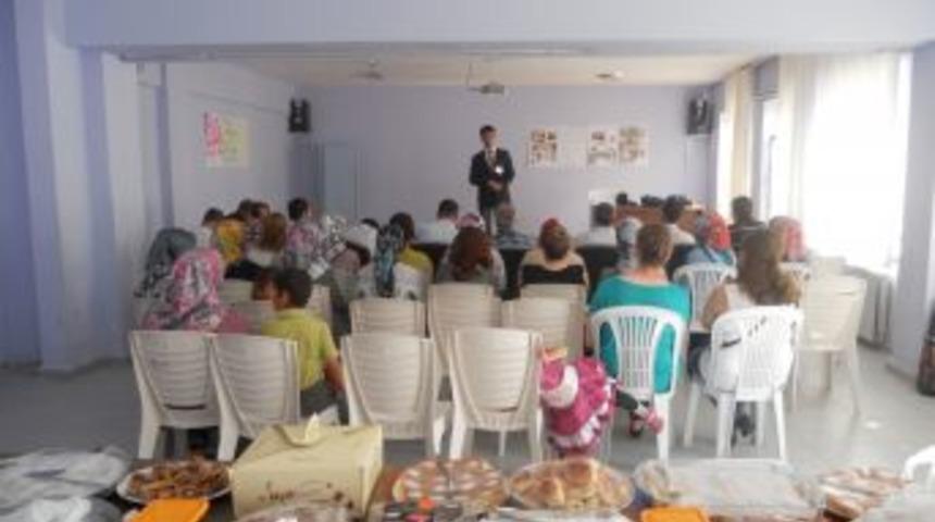 Bu Okuldan Hem &Ccedil;ocuklar Hem De Veliler Mezun Oluyor