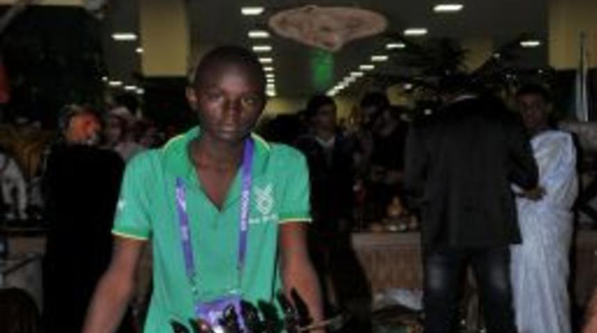 Afrikalı &Ouml;ğrenciler T&uuml;rkiye'de &Uuml;ş&uuml;d&uuml;!