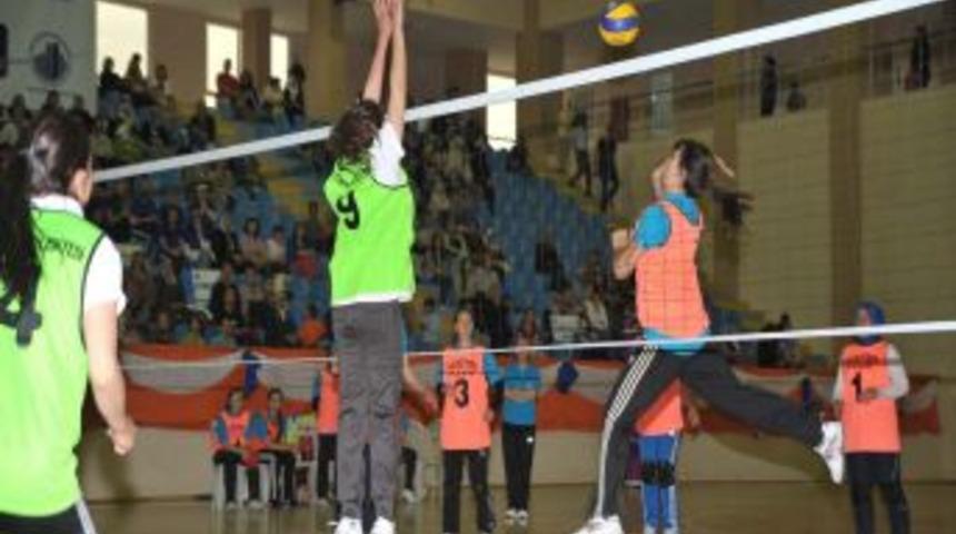 Altındağlı Kadınların Voleybol Turnuvası Milli Ma&ccedil;ları Aratmadı