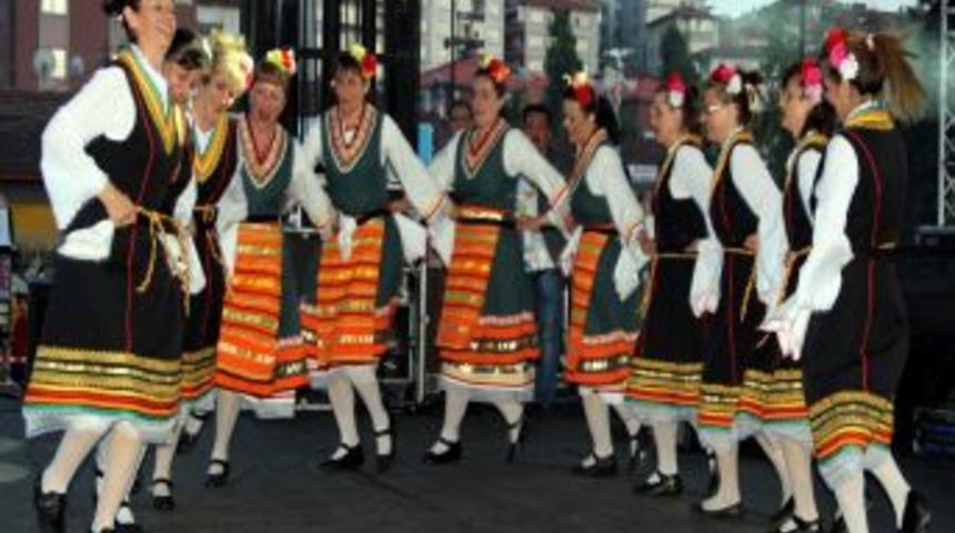 Bulgaristan Halk Oyunları Ekibi H&uuml;nerlerini Sergiledi