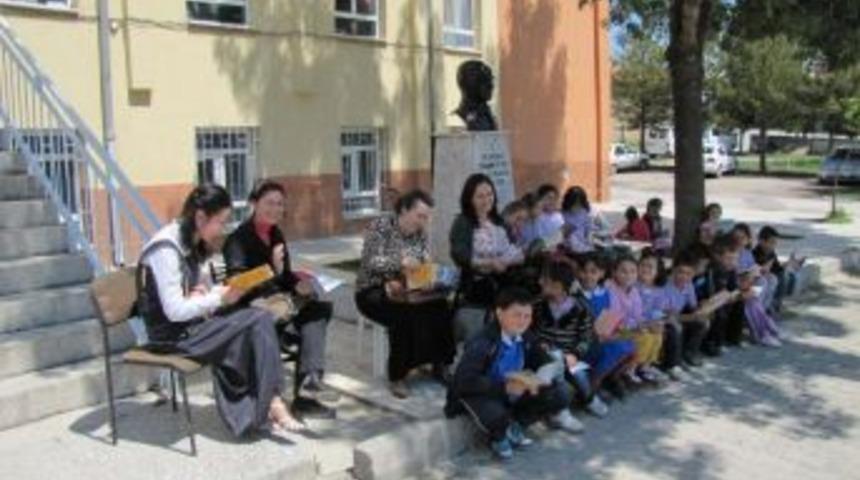 Hisarcık'ta Miniklerin Okuma Saati Bah&ccedil;ede Yapıldı