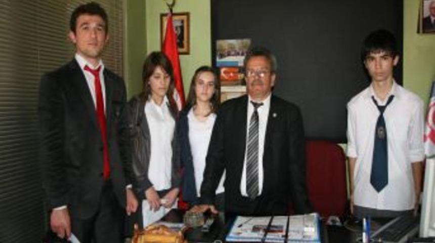 &Ouml;ğrencilerden G&ouml;rme Engellilere Dijital Kitap