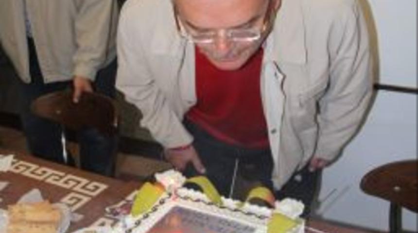 Gazetecilerden Valiye Doğum G&uuml;n&uuml; S&uuml;rprizi