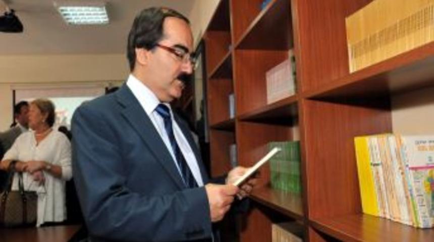 Vali Coş, Şehit İdris G&uuml;ler İlk&ouml;ğretim Okulu K&uuml;t&uuml;phanesini A&ccedil;tı