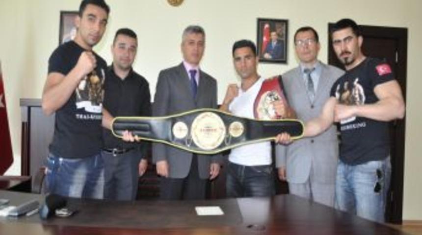 Kick Boks D&uuml;nya Şampiyonu Varol Afşin'de